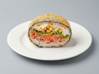 Burger łososiowy z kukurydzą