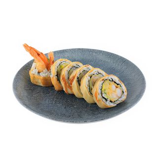 Uramaki sześć krewetek w tempurze zawinięte w omlet
