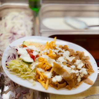 Kebab na Talerzu z frytkami