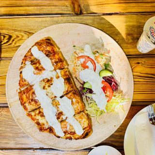 Duży Katmer Calzone z Kebabem