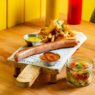 Kiełbaska z frytami