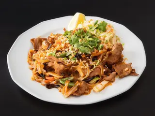 Pad Thai z wołowiną i warzywami