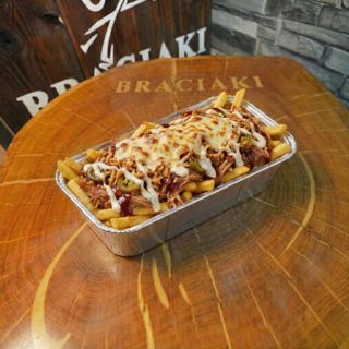 Frytki z szarpaną wieprzowiną