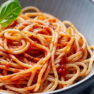 Makaron w sosie pomidorowym