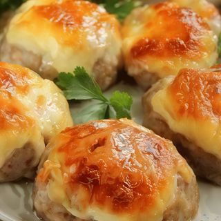 Kotlet mielony z piersi kurczaka, ananasa i sera