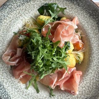 Gnocchi z szynką parmeńską