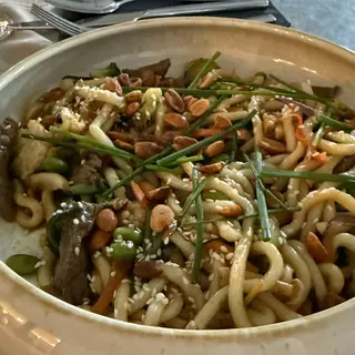 Orientalny udon z polędwicą wołową