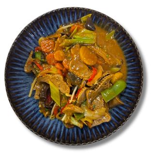 Wegańska „kaczka” z warzywami 