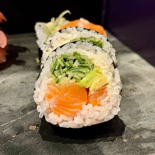 Futomaki Salmon Philadelfia