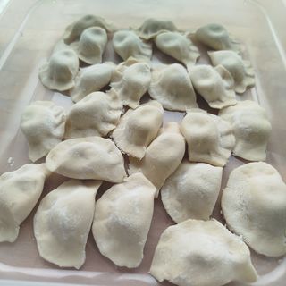Pierogi z ziemniakami i pieczarkami 300 g 20-23 szt 