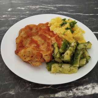 Schabowy puree ziemniaczane ogórki marynowane z czosnkiem 450 g