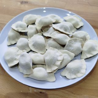 Pierogi z serem i szpinakiem 300 g 20-23 szt