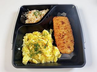 Filet z mintaja w panierce puree ziemniaczane surówka z kapusty kiszonej 450 g