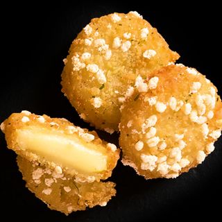 Camembert bites 6szt i Frytki Duże 