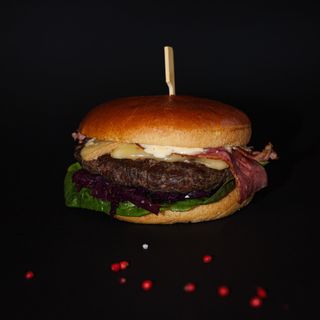 Zestaw z BURGEREM MIESIĄCA: Burger Pastramami