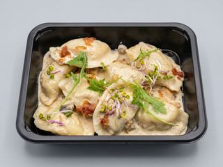 Pierogi z dziczyzną i sosem kurkowym