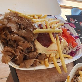 9. DÖNER KEBAB na Talerzu Mały 