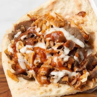 Kebab w bulce samo-mieso