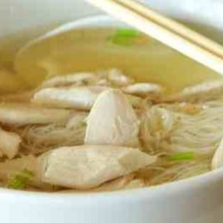 Rosół z makaronem i kurczakiem 0.5l