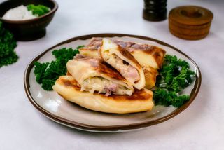 Naleśniki z serem i szynką