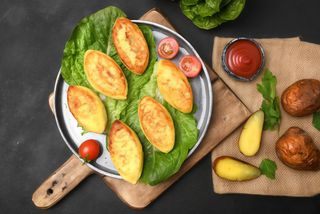 Zrazy ziemniaczane z mięsem na gorąco