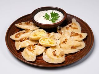 Pierogi ruskie z ziemn.,serem i cebulą