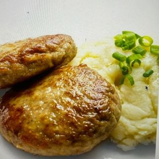 KOTLET Z KURCZAKA Z ziemniakami+sałatka z młodej kapusty