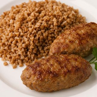 Domowy kotlet wieprzowo-wołowy z kaszą gryczaną