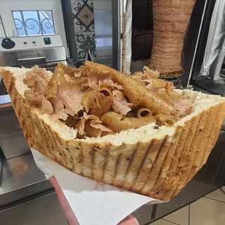 Kebab goliat w bułce