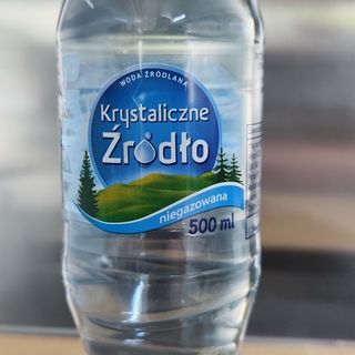 Woda źródlana niegazowana