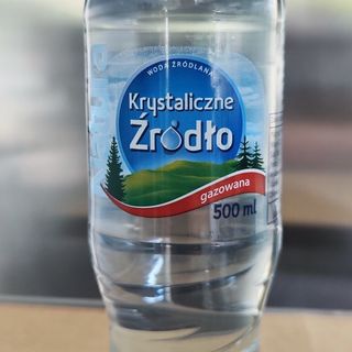 Woda źródlana gazowana
