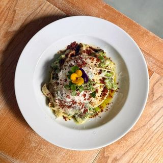 Fettuccine ze szparagami i kremowym sosem z pecorino