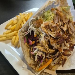 bułka kebab plus frytki