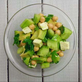 Sałatka z falafelem