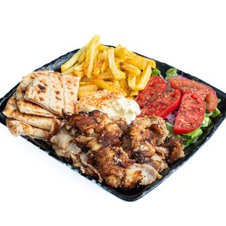 Gyros z kurczaka na talerzu