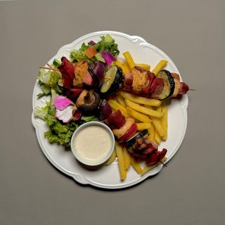 Szaszłyk drobiowy z grillowanymi warzywami