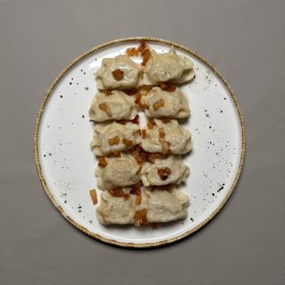 Pierogi z mięsem i skwarkami