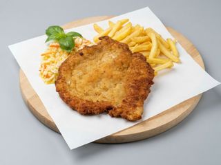 Schab, frytki, surówka 