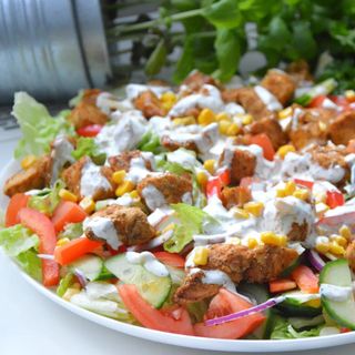 Sałatka z mięsem kebab