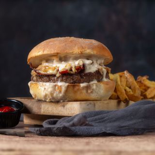 Viking Burger w zestawie z frytkami