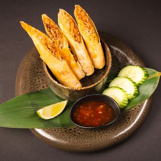 Smażone sajgonki z szarpaną wieprzowiną