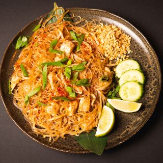 Makaron sojowy w sosie pad udon