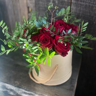 Pudełko kwiatowe rubin