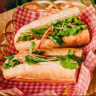 Banh Mi z szarpaną wołowiną