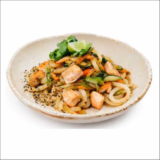 Sambalowy udon z kurczakiem