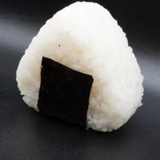 Onigiri z łososiem-116g