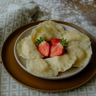  Pierogi z truskawkami 7  szt.