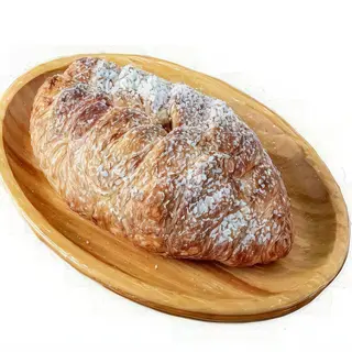 Croissant z truskawkami