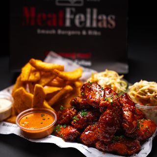 25 Wings (2 sos+2 colesław+ 2 frytki)