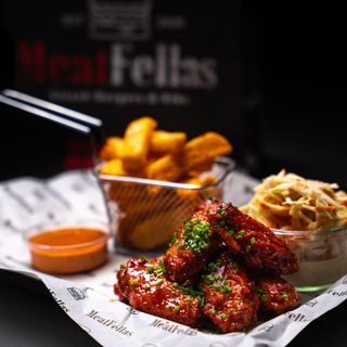 6 Wings (sos+colesław+frytki)